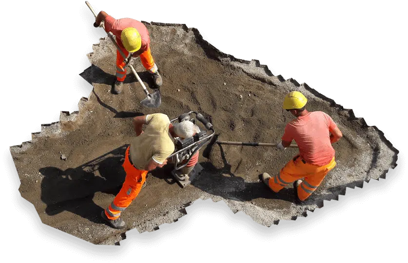 operai durante lavoro di asfaltatura